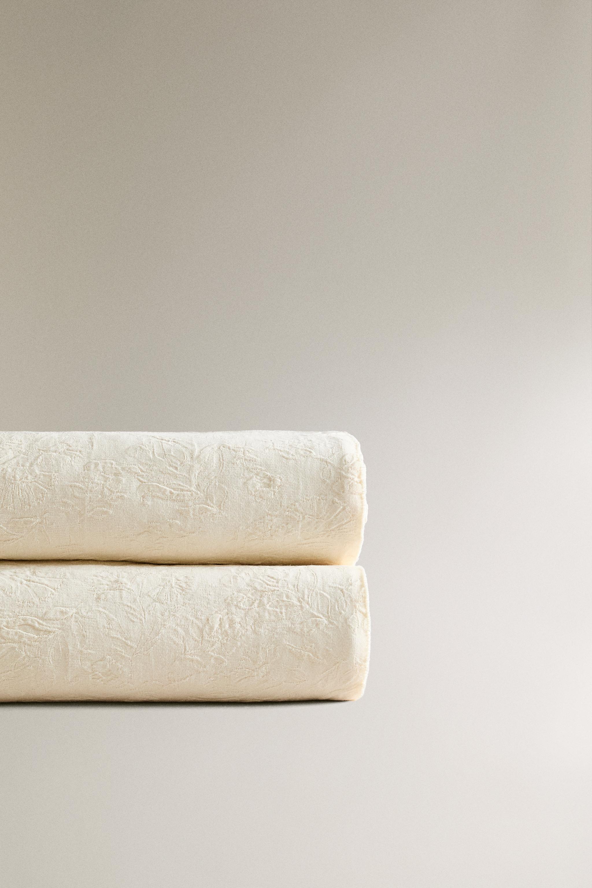 FLORAL JACQUARD BEDSPREAD